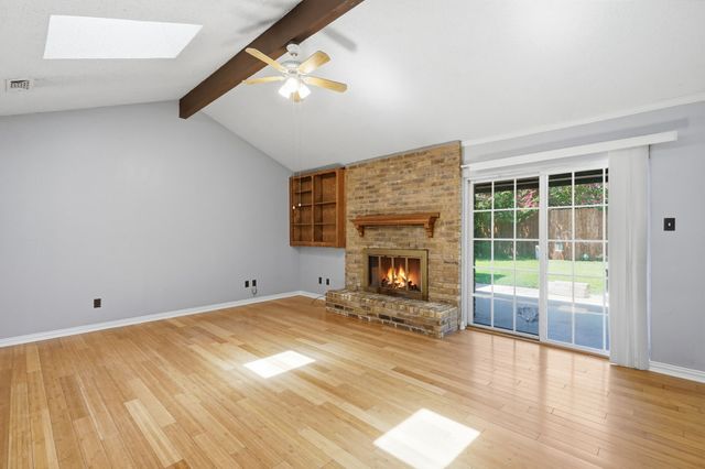 2202 Canyonwood Drive, Arlington, TX 76012