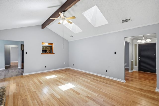 2202 Canyonwood Drive, Arlington, TX 76012