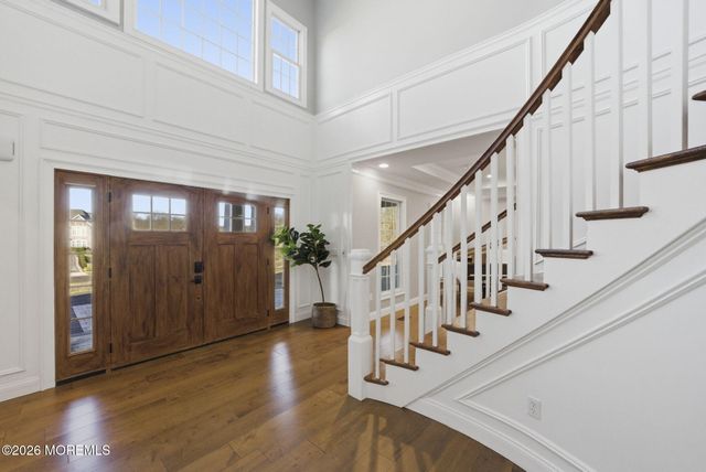 1 Lakeview Drive, Manalapan, NJ 07726