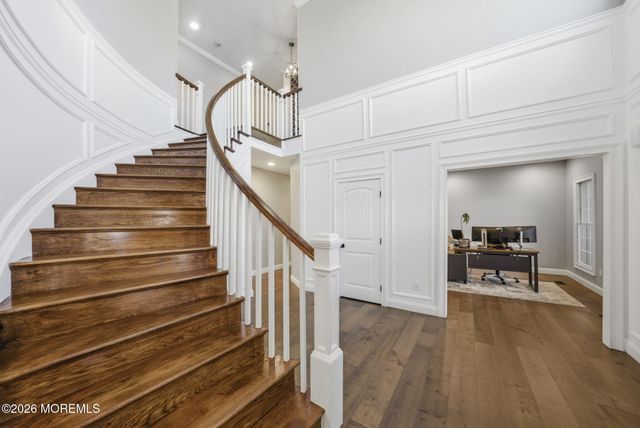 1 Lakeview Drive, Manalapan, NJ 07726