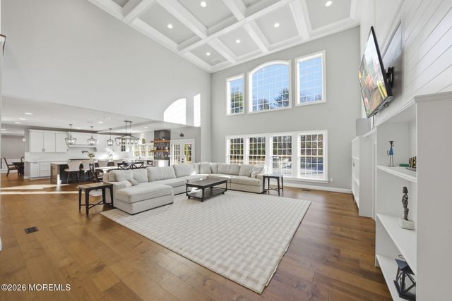 1 Lakeview Drive, Manalapan, NJ 07726