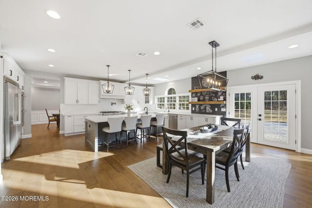 1 Lakeview Drive, Manalapan, NJ 07726