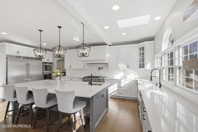 1 Lakeview Drive, Manalapan, NJ 07726