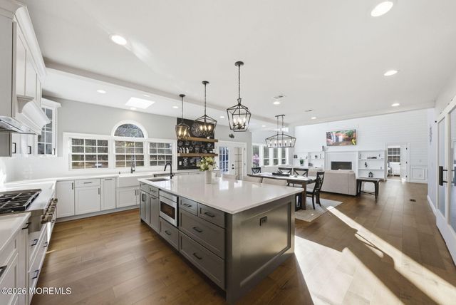 1 Lakeview Drive, Manalapan, NJ 07726