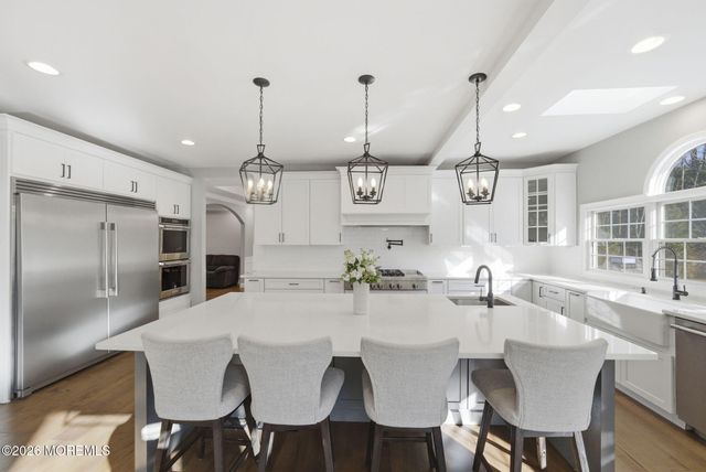 1 Lakeview Drive, Manalapan, NJ 07726