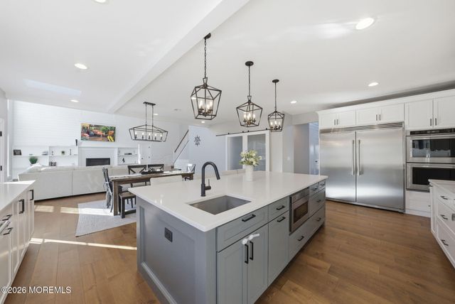 1 Lakeview Drive, Manalapan, NJ 07726