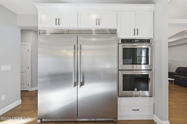 1 Lakeview Drive, Manalapan, NJ 07726