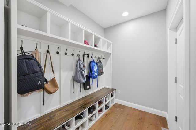 1 Lakeview Drive, Manalapan, NJ 07726