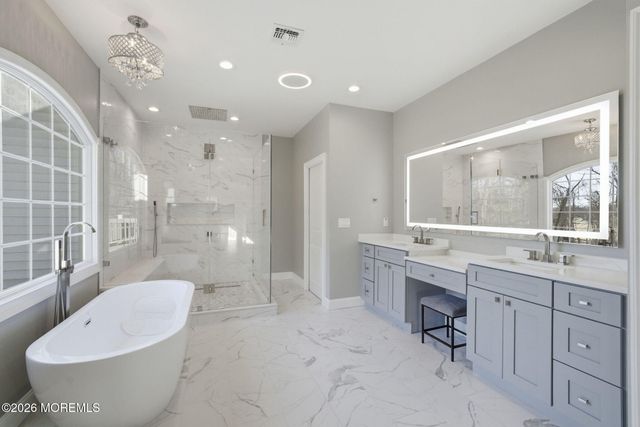 1 Lakeview Drive, Manalapan, NJ 07726