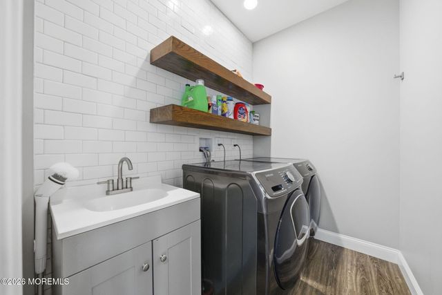 1 Lakeview Drive, Manalapan, NJ 07726