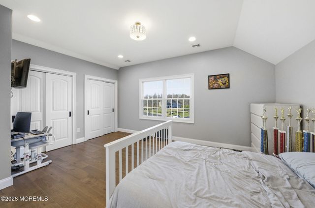 1 Lakeview Drive, Manalapan, NJ 07726