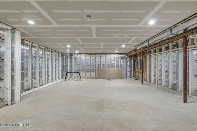 1 Lakeview Drive, Manalapan, NJ 07726