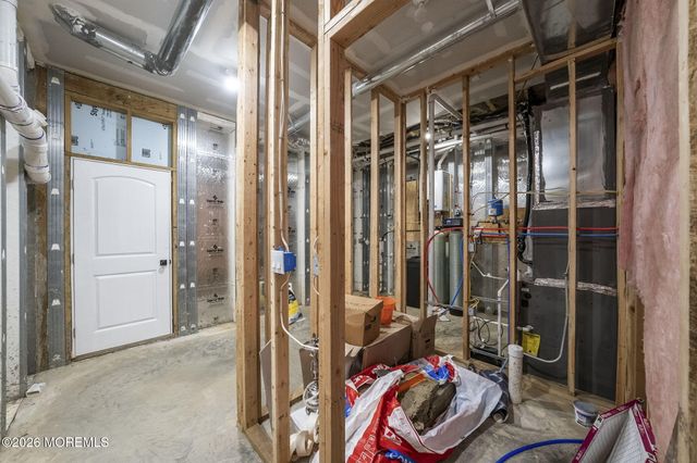 1 Lakeview Drive, Manalapan, NJ 07726