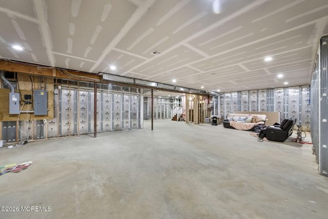 1 Lakeview Drive, Manalapan, NJ 07726