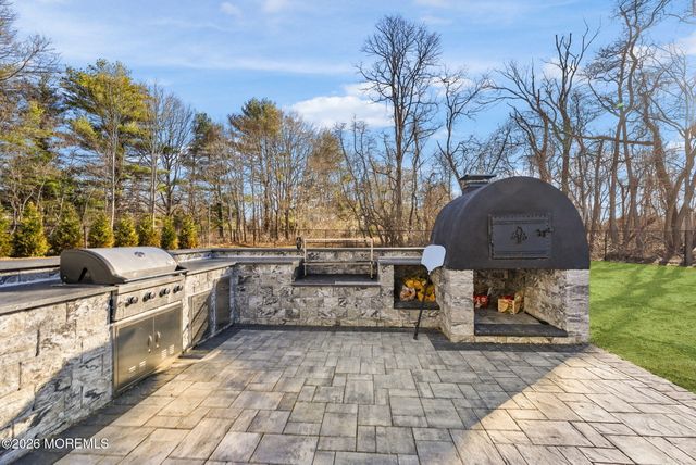 1 Lakeview Drive, Manalapan, NJ 07726