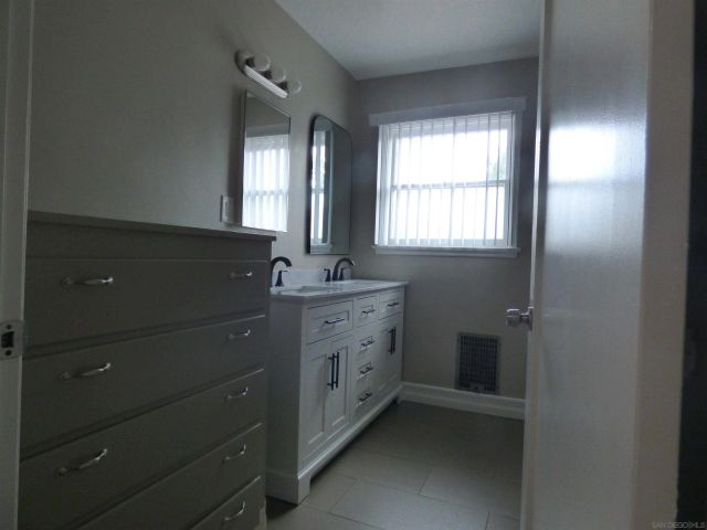 4015 Calavo Dr, La Mesa, CA 91941