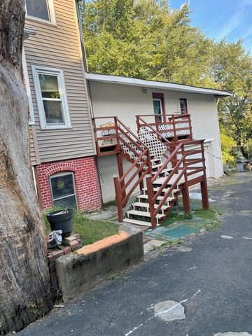 958 Main St, Holyoke, MA 01040