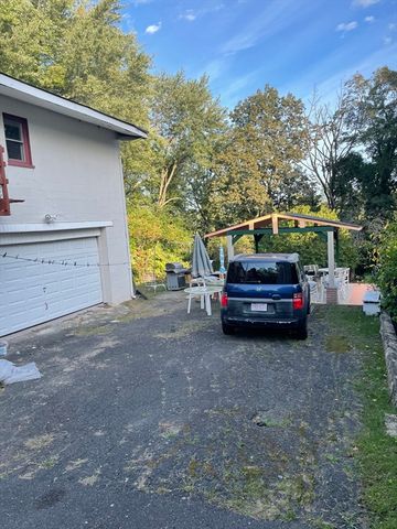 958 Main St, Holyoke, MA 01040