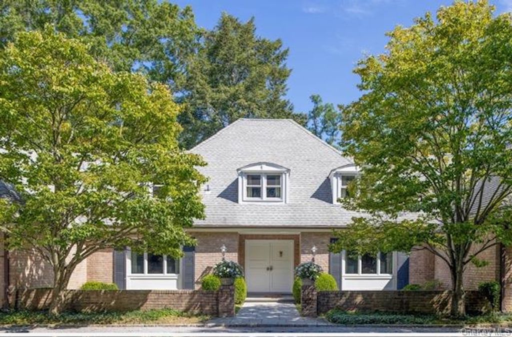 217 Feeks Lane, Locust Valley, NY 11560 — exterior
