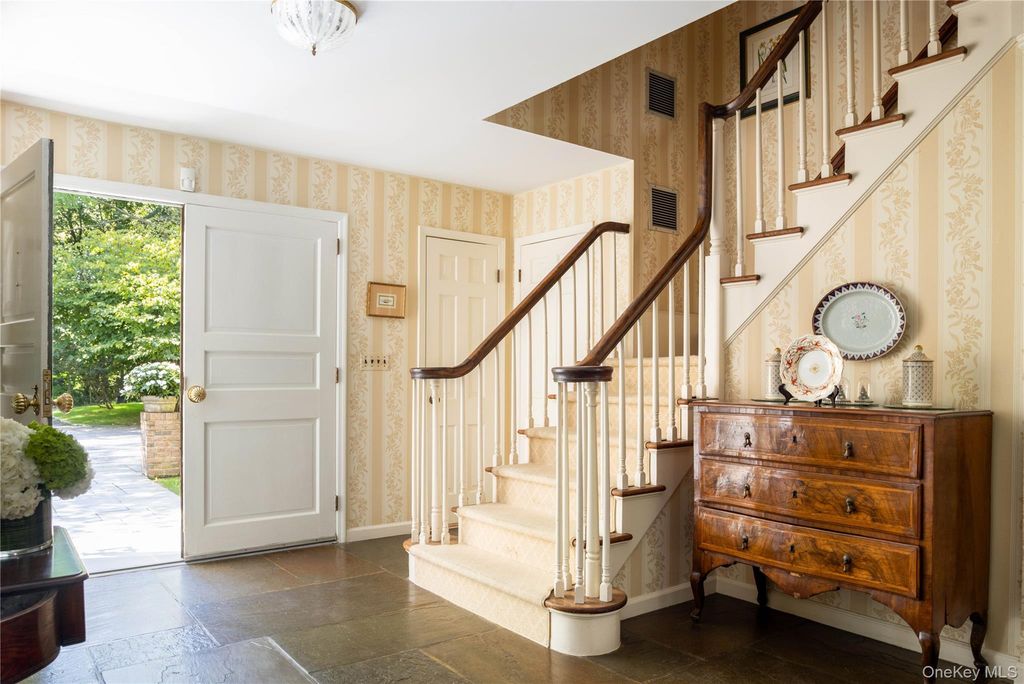 217 Feeks Lane, Locust Valley, NY 11560 — photo 3