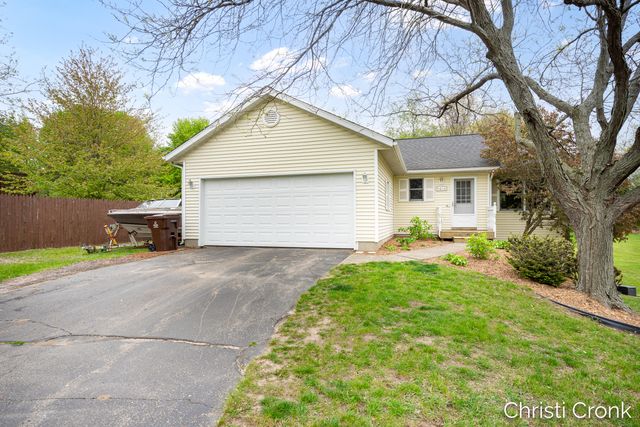 8414 Windstone Drive Ne, Algoma Twp, MI 49341