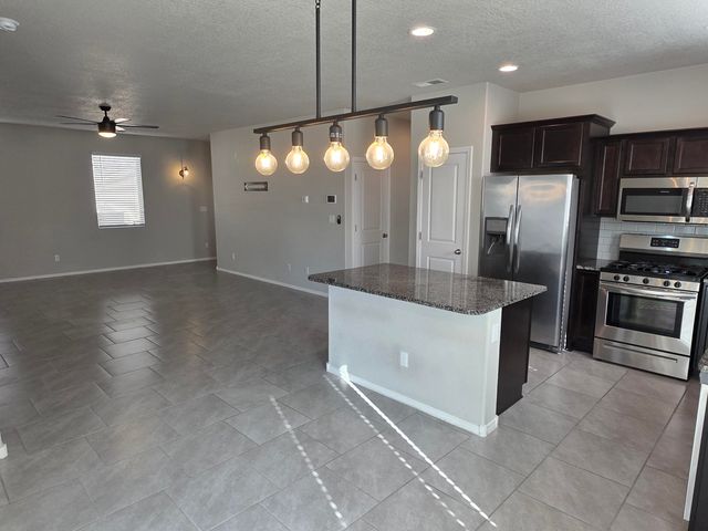 1724 Valle Vista Road NW, Los Lunas, NM 87031