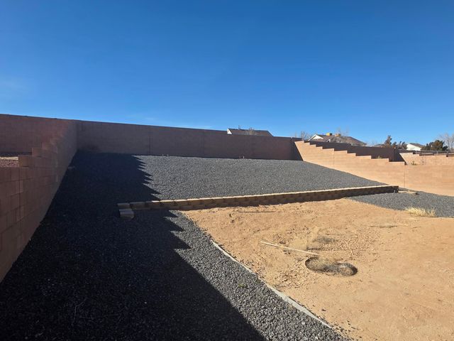 1724 Valle Vista Road NW, Los Lunas, NM 87031