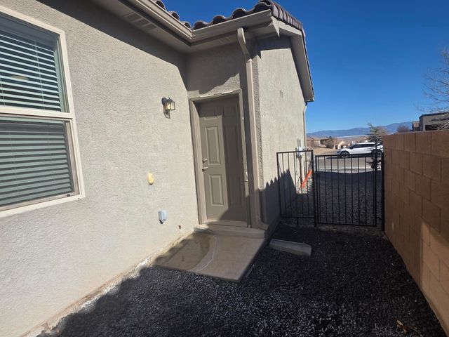 1724 Valle Vista Road NW, Los Lunas, NM 87031