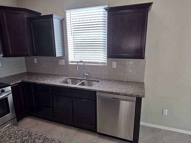 1724 Valle Vista Road NW, Los Lunas, NM 87031