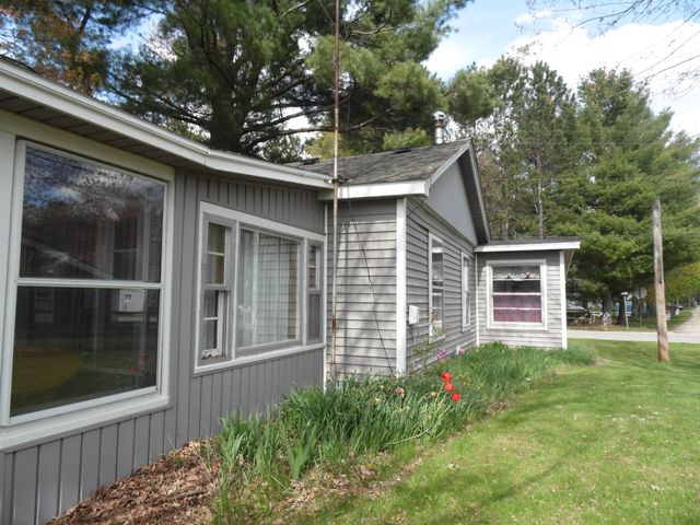103 Lakeview Drive, Gladwin, MI 48624