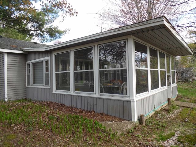 103 Lakeview Drive, Gladwin, MI 48624