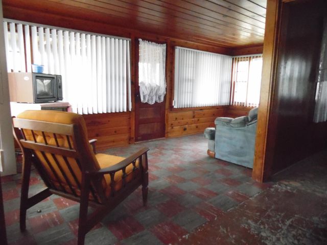 103 Lakeview Drive, Gladwin, MI 48624