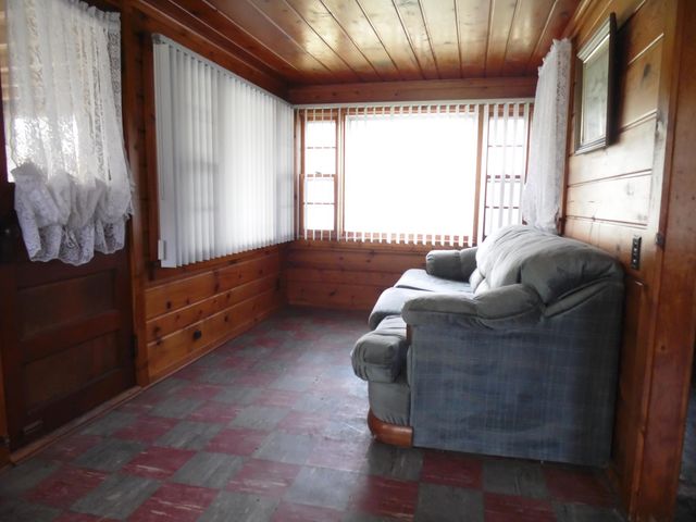 103 Lakeview Drive, Gladwin, MI 48624