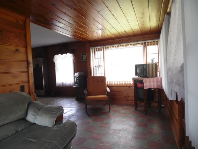 103 Lakeview Drive, Gladwin, MI 48624