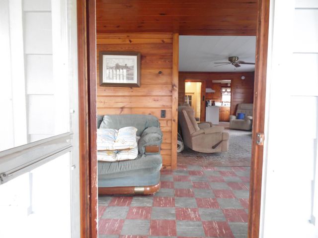 103 Lakeview Drive, Gladwin, MI 48624