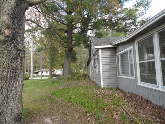 103 Lakeview Drive, Gladwin, MI 48624