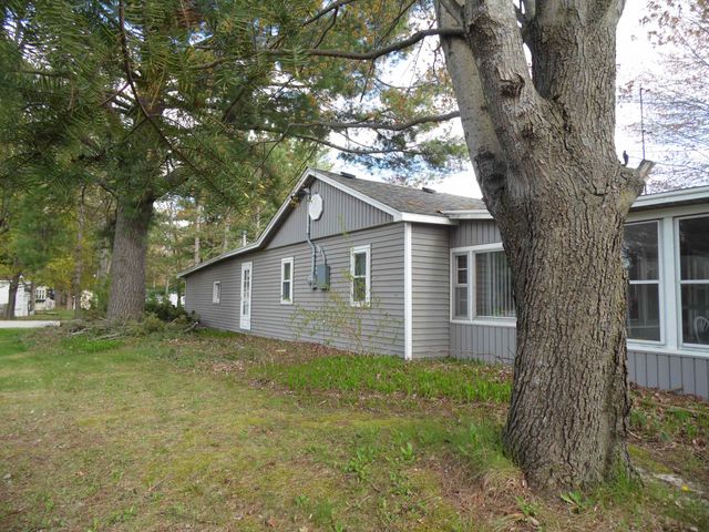 103 Lakeview Drive, Gladwin, MI 48624