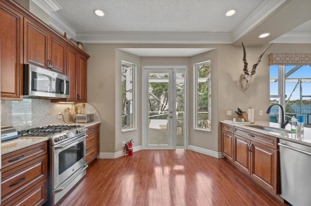 923 Augusta Pointe Drive, Palm Beach Gardens, FL 33418