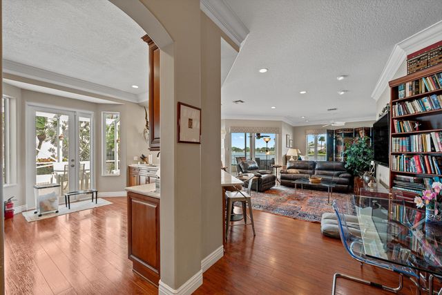 923 Augusta Pointe Drive, Palm Beach Gardens, FL 33418