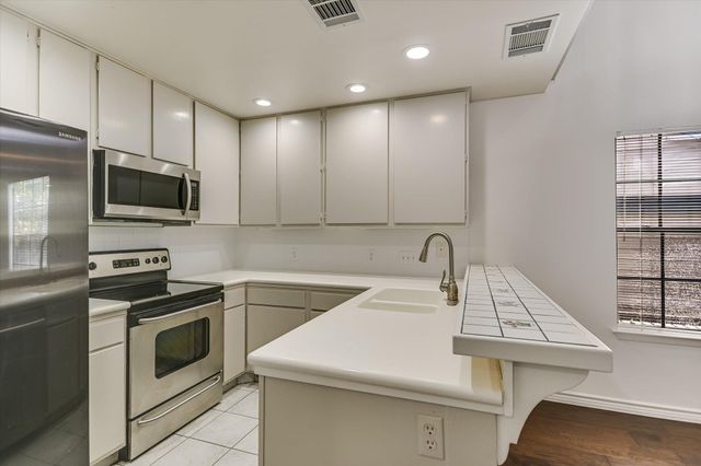 1748 Ohlen RD 37, Austin, TX 78757