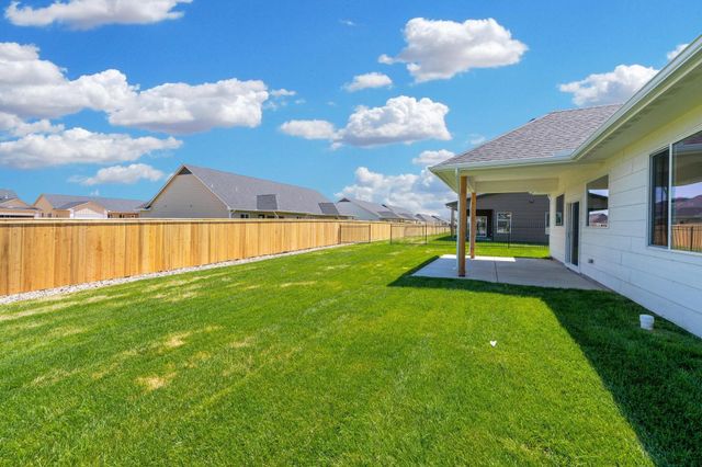 746 N Rainbow Lake Ct, Wichita, KS 67235