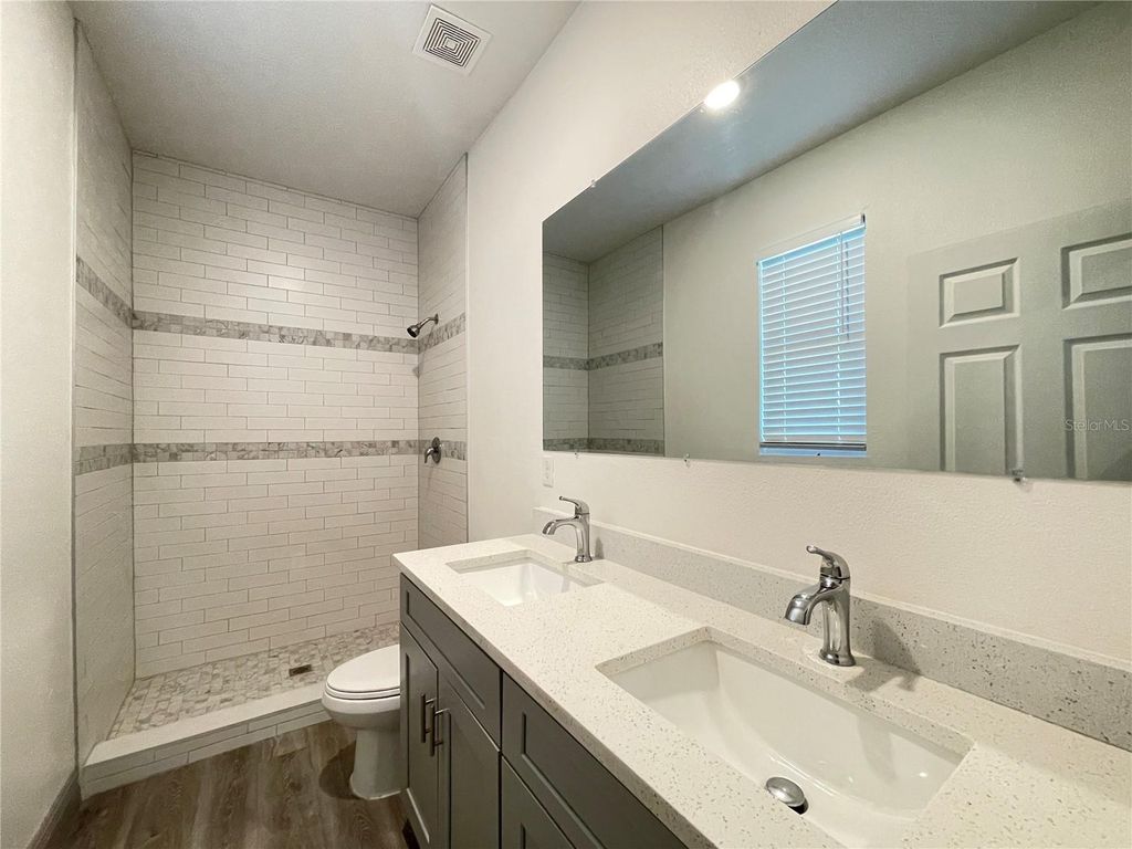 Image 13 of property listing at 10 GUAVA LANE COURSE, Ocklawaha, FL 32179