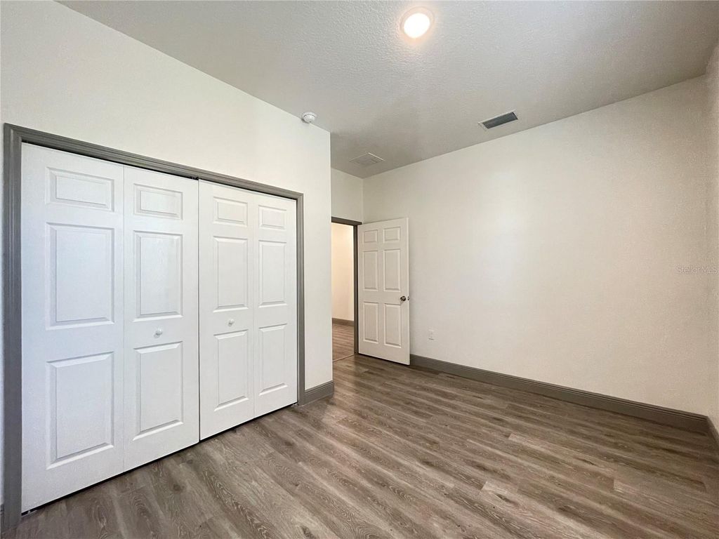 Image 7 of property listing at 10 GUAVA LANE COURSE, Ocklawaha, FL 32179