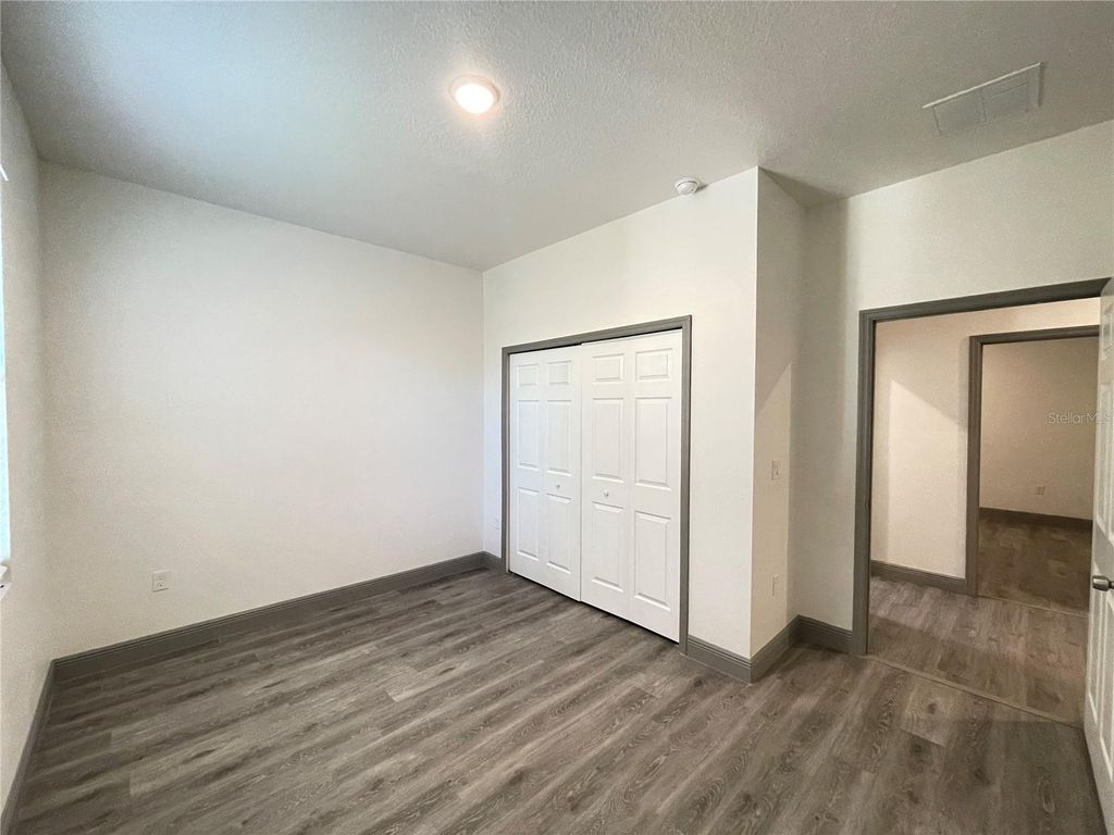 Image 8 of property listing at 10 GUAVA LANE COURSE, Ocklawaha, FL 32179