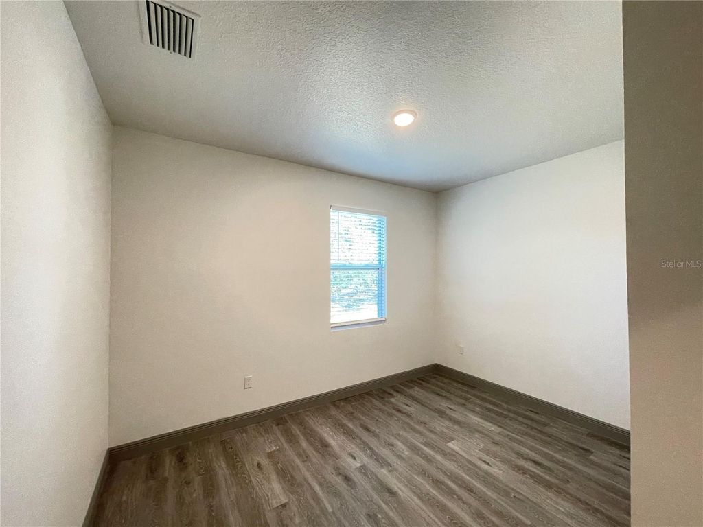 Image 9 of property listing at 10 GUAVA LANE COURSE, Ocklawaha, FL 32179