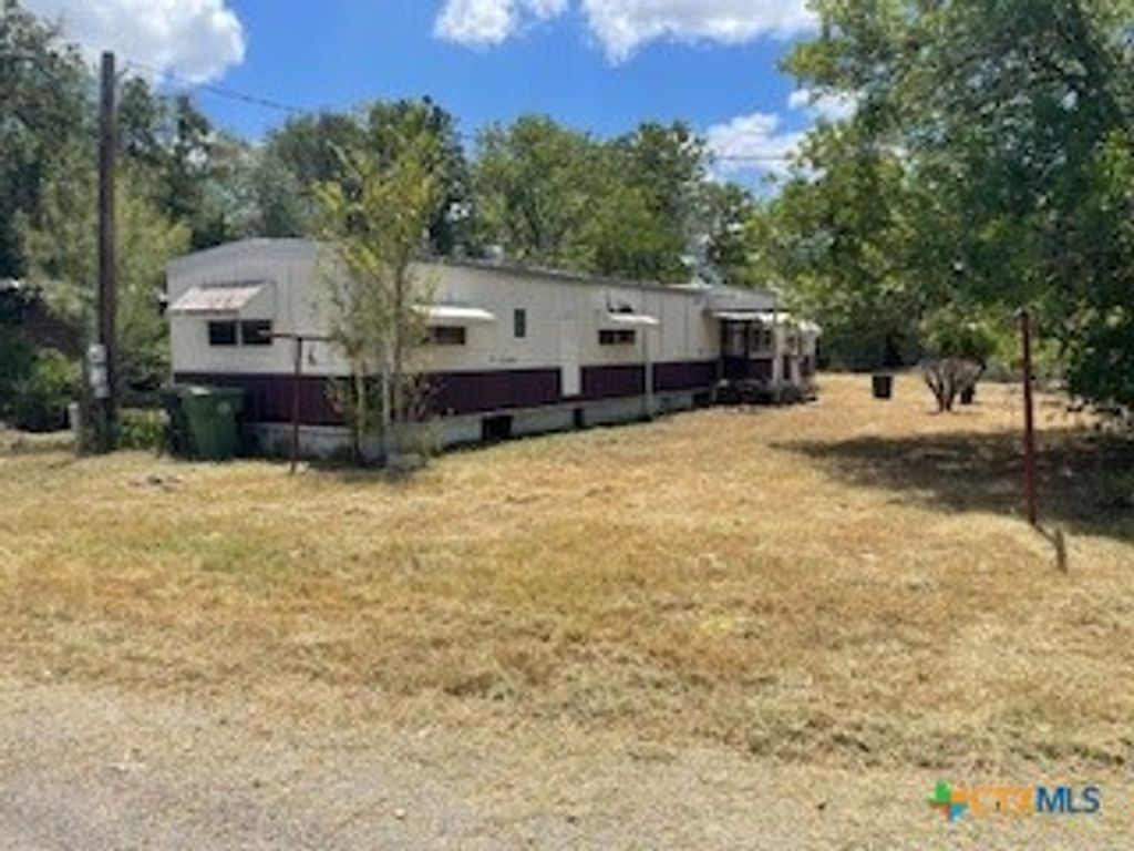 811 Dunn Street, Cuero, TX 77954