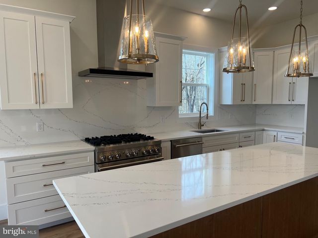 171 ELLICOTT RD, Avondale, PA 19311