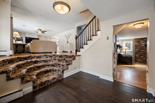 1 Grandview Court, Norwich, CT 06360