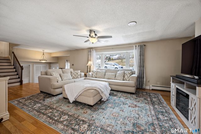 1 Grandview Court, Norwich, CT 06360