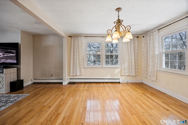 1 Grandview Court, Norwich, CT 06360